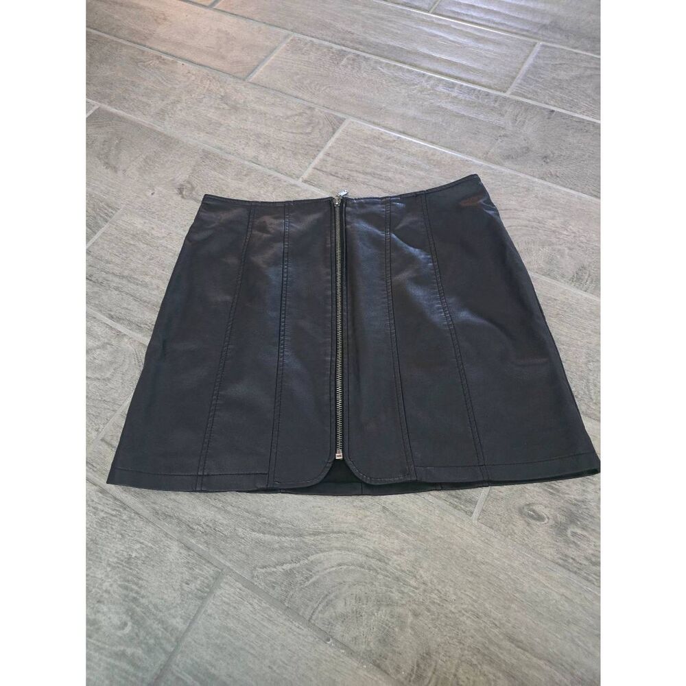 Women's Free People Layla Vegan Faux Leather Zip Up Skirt‎ Mini Black Size 10